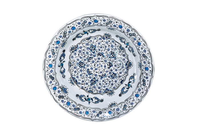 İznik Çini Desenleri - Mavi beyaz haliç işi tabak Mavi beyaz haliç işi tabak