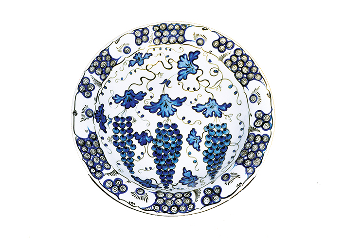 İznik Çini Desenleri - Mavi beyaz üzümlü tabak