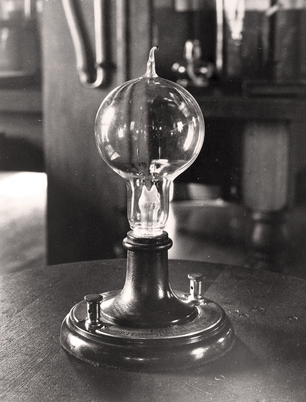 Edison'un ürettiği ilk ampuller Early Light Bulb