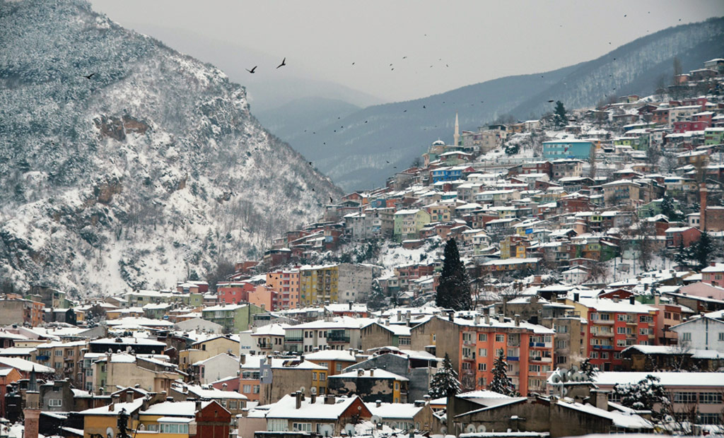 Dağ eteğindeki Bursa manzarası