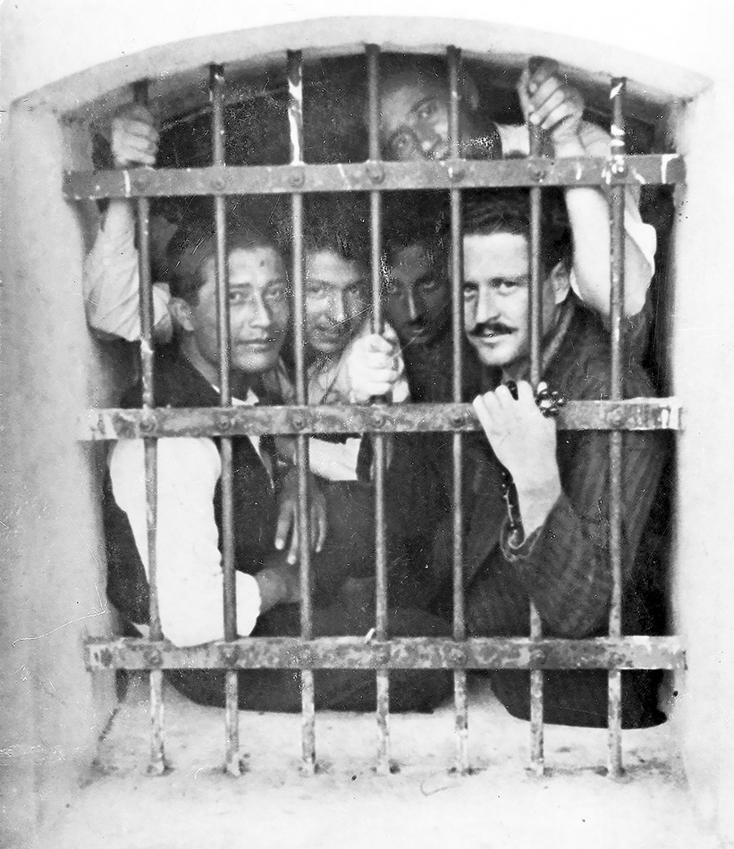 Nâzım Hikmet ve mahkûm arkadaşları, Bursa Cezaevi (1946)