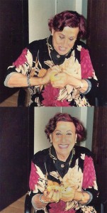 2002, Müzeyyen Senar eliyle elma kırıyor