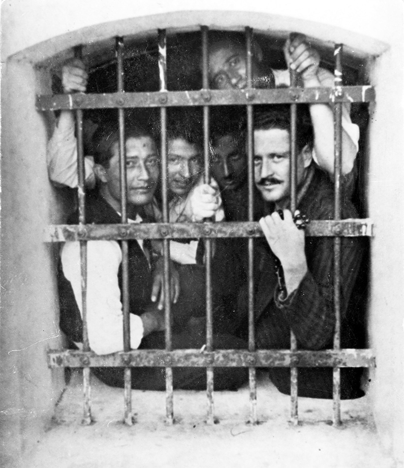 Nâzım Hikmet ve mahkûm arkadaşları - Bursa Cezaevi (1946)