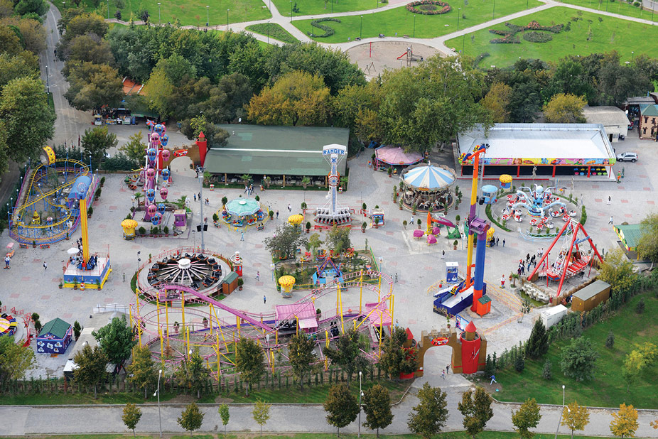 Aykut Güngör, Reşat Oyal Kültürparkı - Lunapark