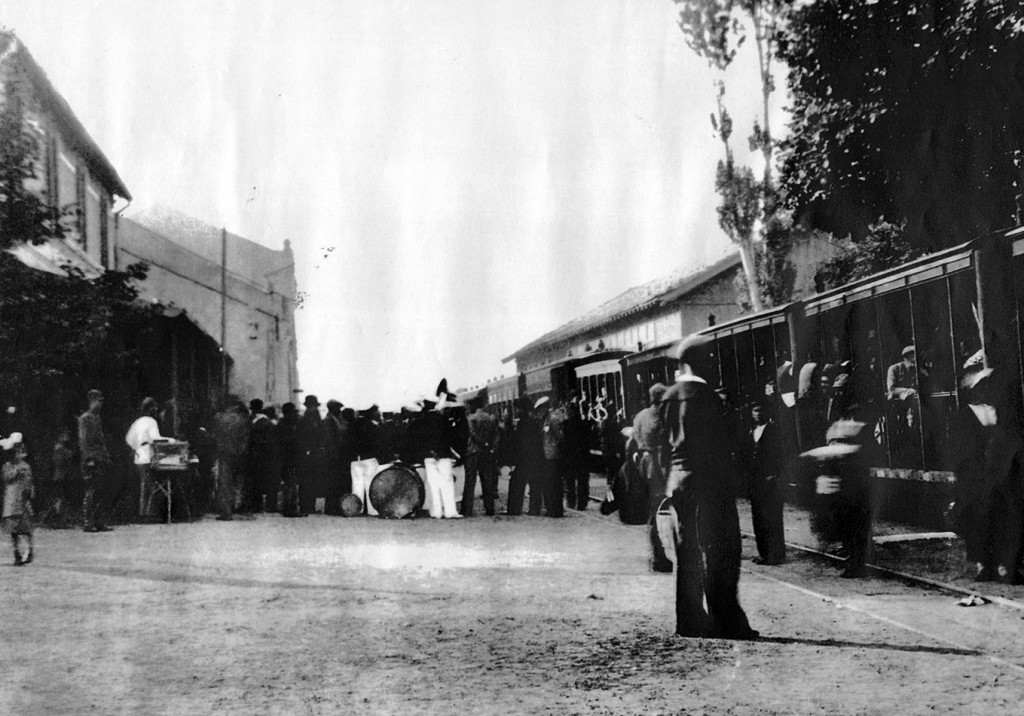 Montania Oteli - Mudanya İstasyonu - 1945'li yıllar - Yörükali Köyü'ne yapılan sefer, Yörükali Panayırı'na giden topluluk ve bando - Necdet Çağlayan albümü
