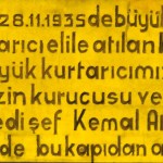 Atatürk tarafından Merinos Fabrikası'nda açılışı yapılan kapı, 2 Şubat 1938 (Merinos Tekstil ve Sanayi Müzesi)